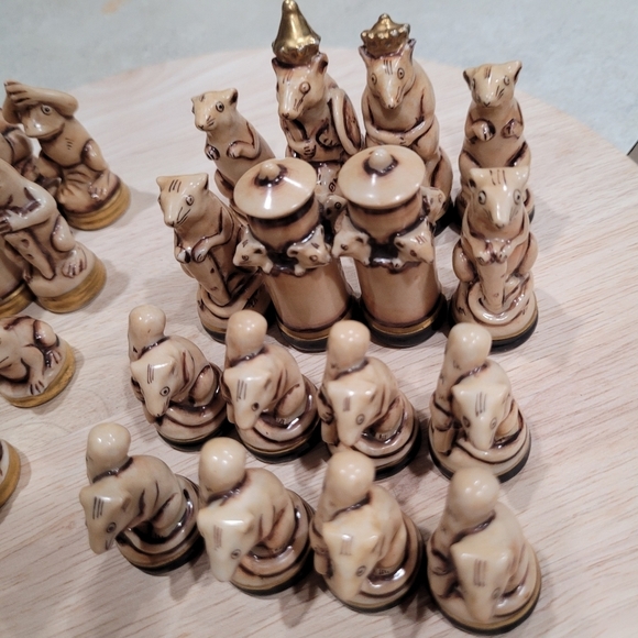 Ernst Bohne Rudolstadt Vintage Porcelain Chess Pieces Mice VS Frog Germany - Picture 3 of 14